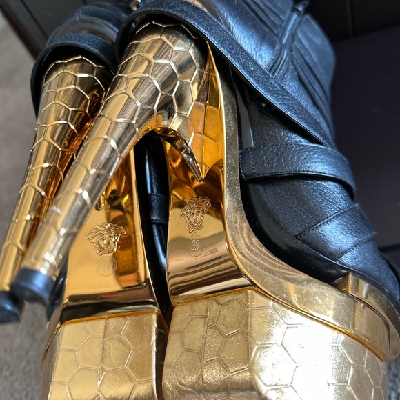 RARE Versace Medusa ankle boots lightly worn size 39 - Picture 2 of 4